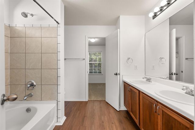 906 Indian Meadow DR, Georgetown, TX 78626