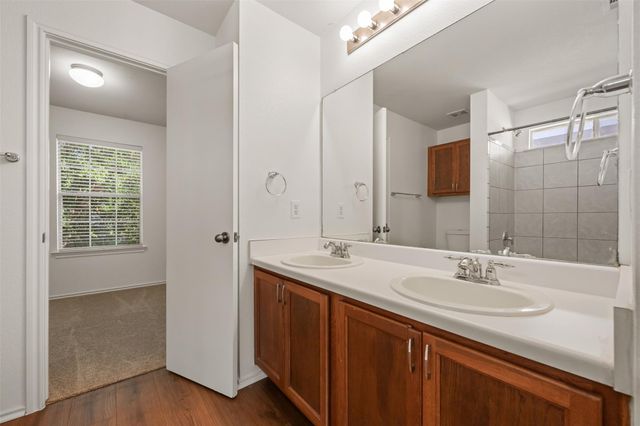 906 Indian Meadow DR, Georgetown, TX 78626