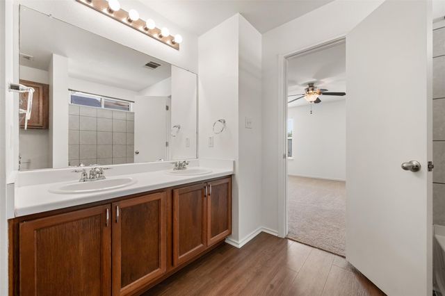 906 Indian Meadow DR, Georgetown, TX 78626