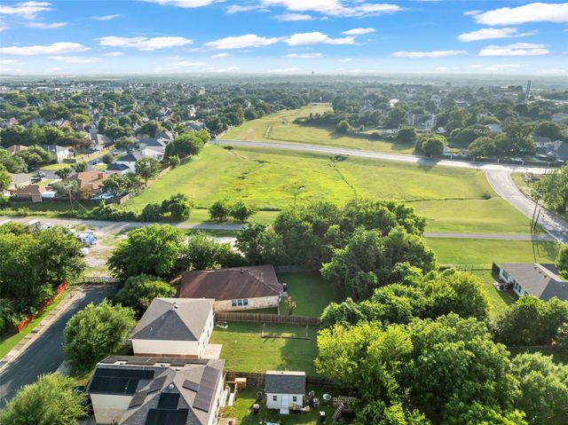 906 Indian Meadow DR, Georgetown, TX 78626