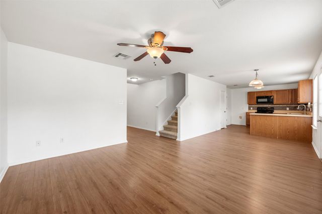 906 Indian Meadow DR, Georgetown, TX 78626