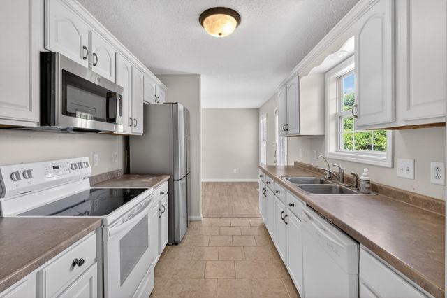 1009 Monica Dr, Clarksville, TN 37042