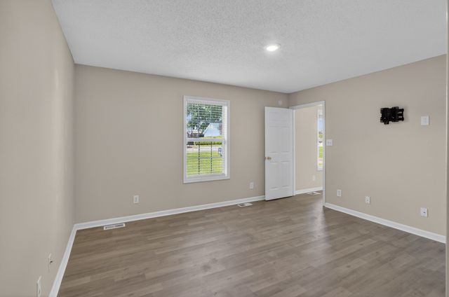 1009 Monica Dr, Clarksville, TN 37042