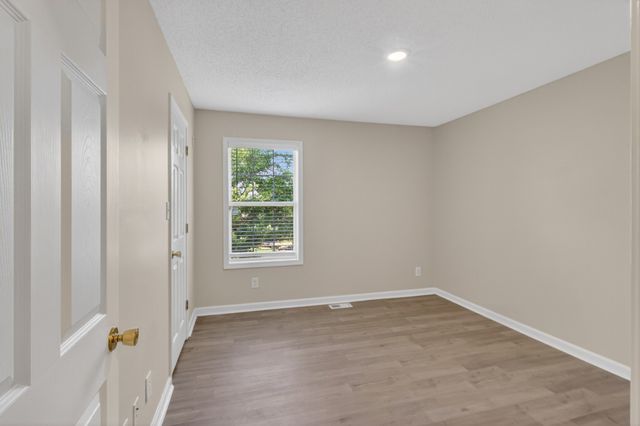 1009 Monica Dr, Clarksville, TN 37042