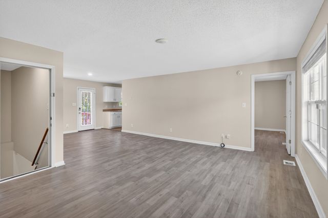 1009 Monica Dr, Clarksville, TN 37042