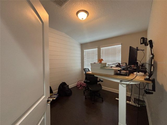 9136 FOX SPARROW ROAD, Tampa, FL 33626