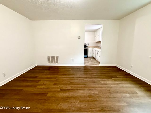 3713 Center St, Louisville, KY 40215