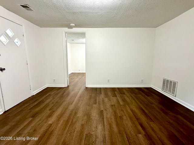 3713 Center St, Louisville, KY 40215