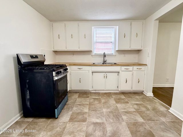3713 Center St, Louisville, KY 40215