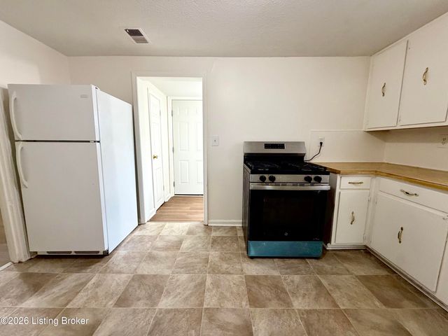 3713 Center St, Louisville, KY 40215