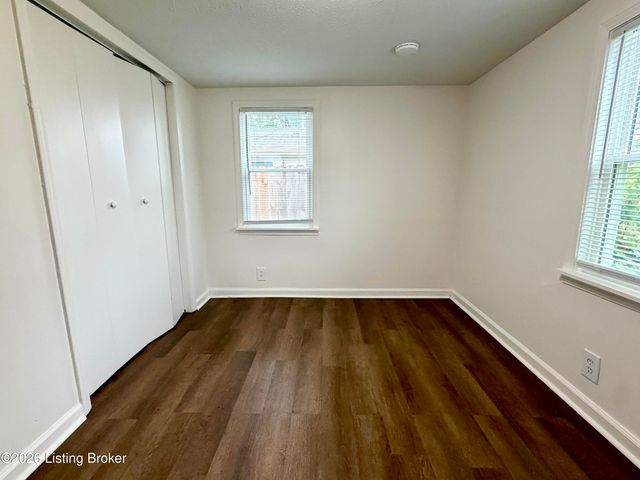 3713 Center St, Louisville, KY 40215