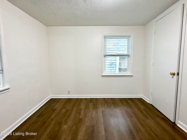 3713 Center St, Louisville, KY 40215