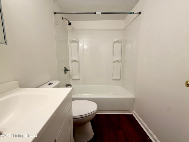 3713 Center St, Louisville, KY 40215