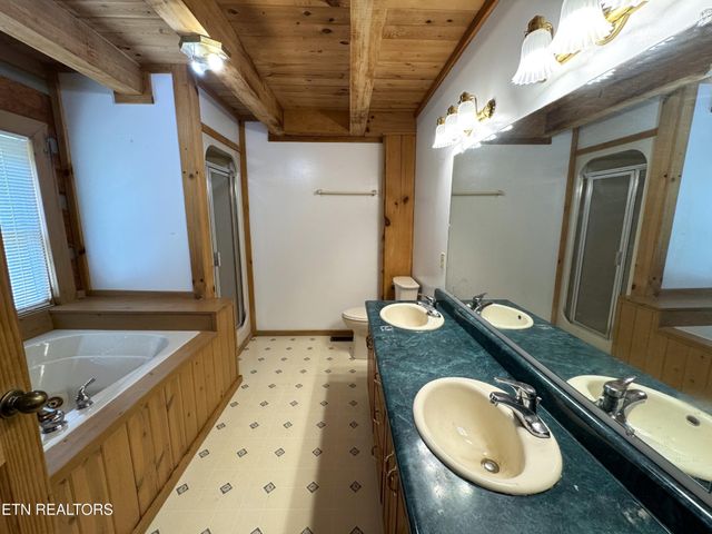 453 Trentham Hollow Rd, Parrottsville, TN 37843