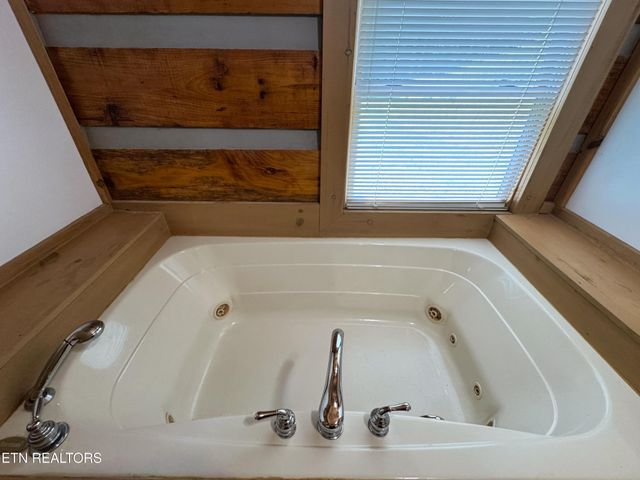 453 Trentham Hollow Rd, Parrottsville, TN 37843