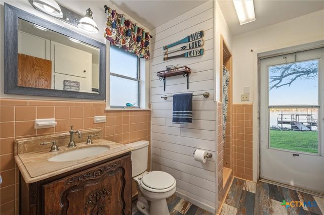 210 Lake Loop, Tow, TX 78672