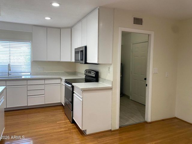 1910 E Winter Drive, Phoenix, AZ 85020