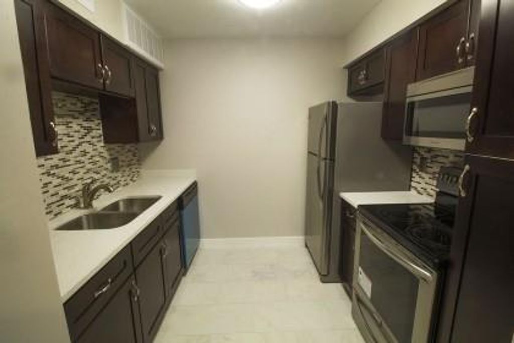 845 Augusta Drive 30, Houston, TX 77057