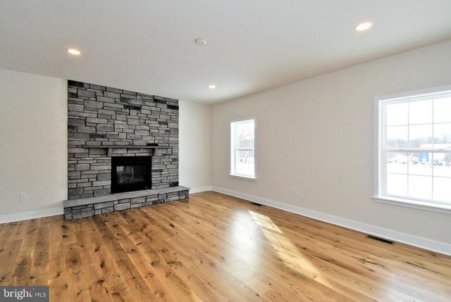 208 SCHWENK RD, Perkiomenville, PA 18074