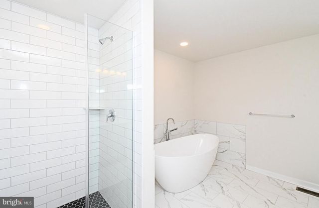 208 SCHWENK RD, Perkiomenville, PA 18074