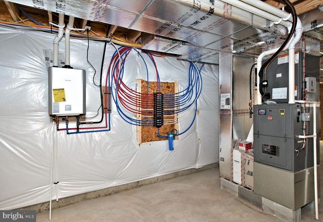 208 SCHWENK RD, Perkiomenville, PA 18074