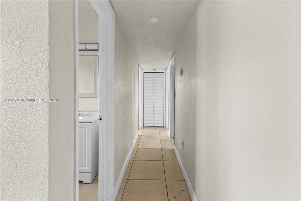 Image 11 of property listing at 140 NW 198th St, Miami Gardens, FL 33169