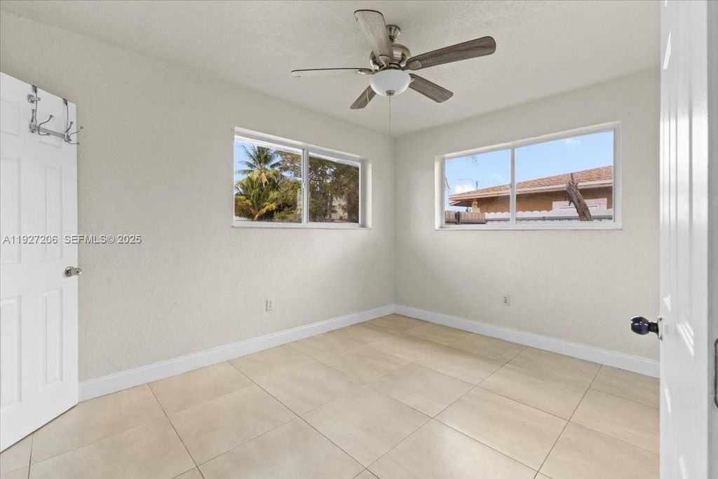Image 16 of property listing at 140 NW 198th St, Miami Gardens, FL 33169