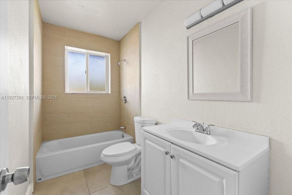 Image 19 of property listing at 140 NW 198th St, Miami Gardens, FL 33169