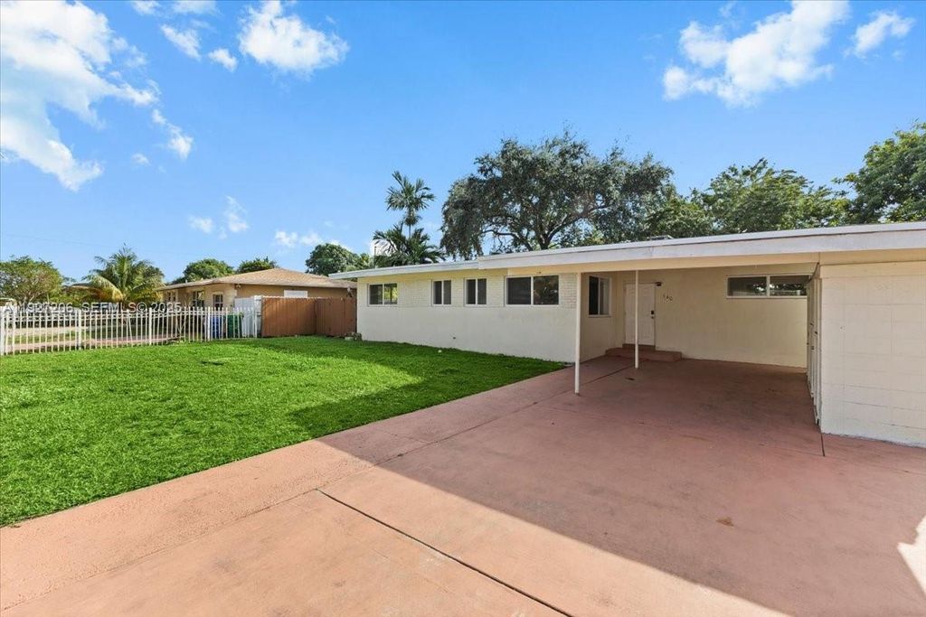 Image 2 of property listing at 140 NW 198th St, Miami Gardens, FL 33169