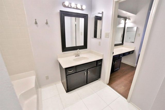 486 S Wilcrest Drive 486, Houston, TX 77042