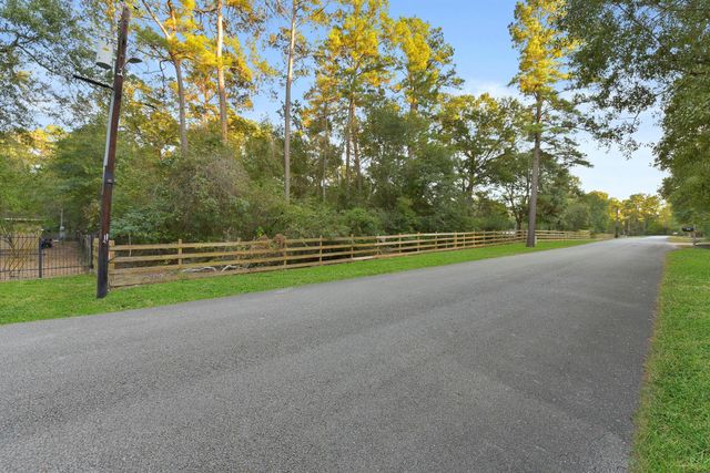 7349 Washington Avenue, Montgomery, TX 77316