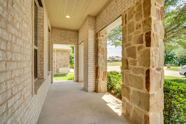 9305 Water Oak Court, Arlington, TX 76002