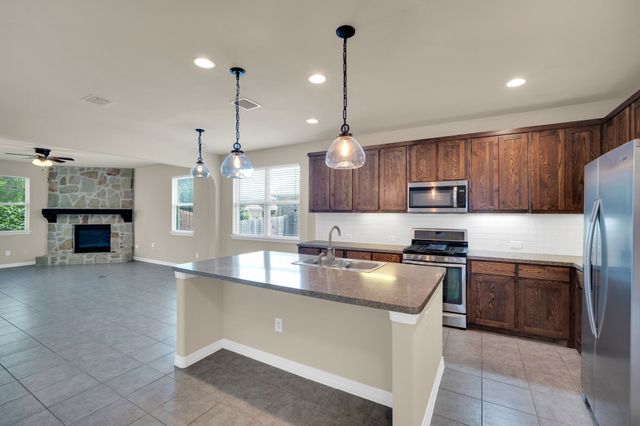 9305 Water Oak Court, Arlington, TX 76002