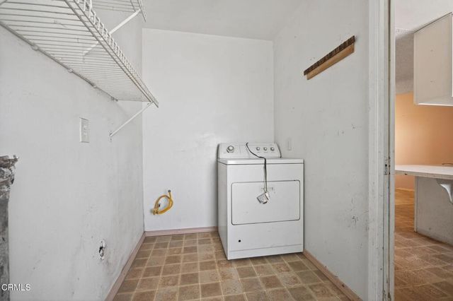 110 E Oak View Avenue, Oak View, CA 93022