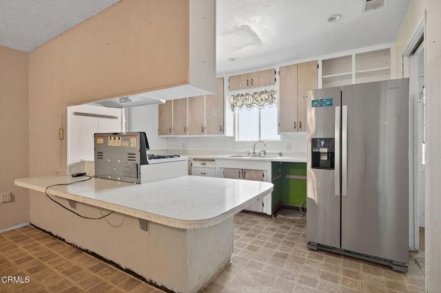 110 E Oak View Avenue, Oak View, CA 93022