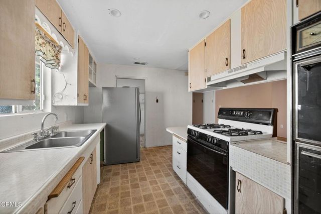 110 E Oak View Avenue, Oak View, CA 93022