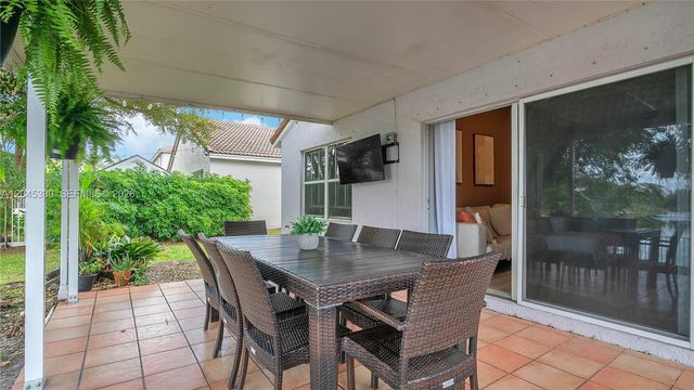 2048 NW 164th Ave, Pembroke Pines, FL 33028
