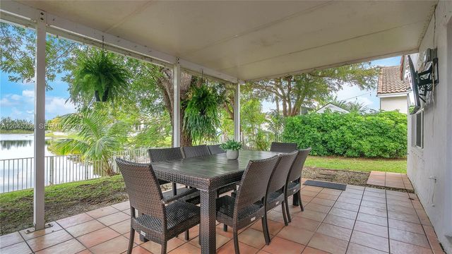 2048 NW 164th Ave, Pembroke Pines, FL 33028