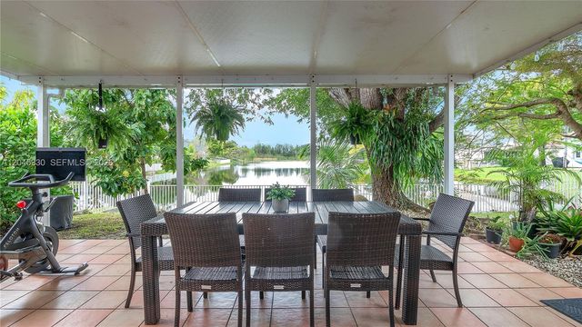 2048 NW 164th Ave, Pembroke Pines, FL 33028