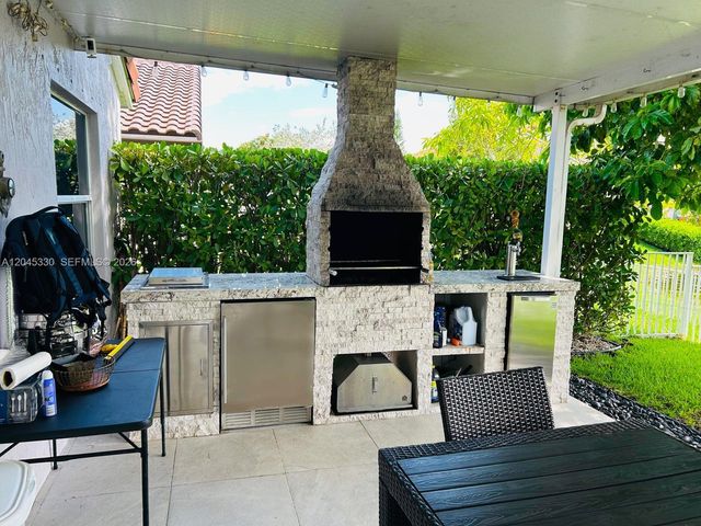 2048 NW 164th Ave, Pembroke Pines, FL 33028