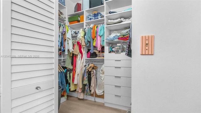 2048 NW 164th Ave, Pembroke Pines, FL 33028