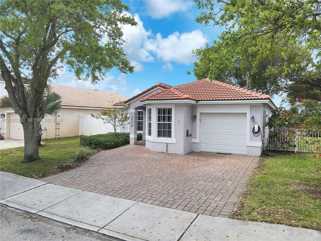 2048 NW 164th Ave, Pembroke Pines, FL 33028