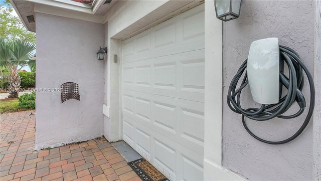 2048 NW 164th Ave, Pembroke Pines, FL 33028