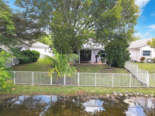 2048 NW 164th Ave, Pembroke Pines, FL 33028