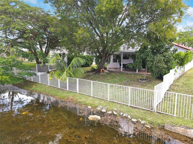 2048 NW 164th Ave, Pembroke Pines, FL 33028