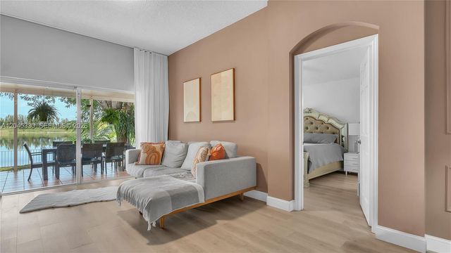 2048 NW 164th Ave, Pembroke Pines, FL 33028