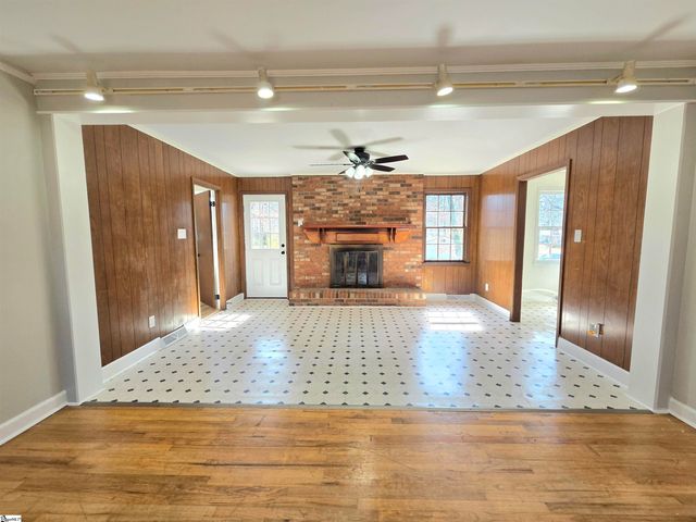 102 Ikes Road, Taylors, SC 29687