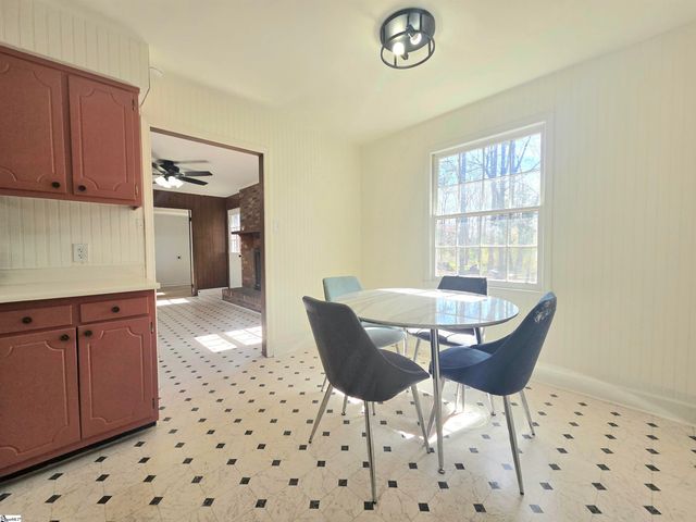 102 Ikes Road, Taylors, SC 29687