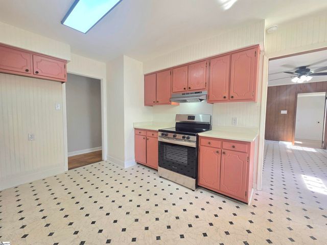 102 Ikes Road, Taylors, SC 29687