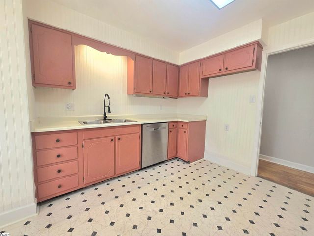 102 Ikes Road, Taylors, SC 29687